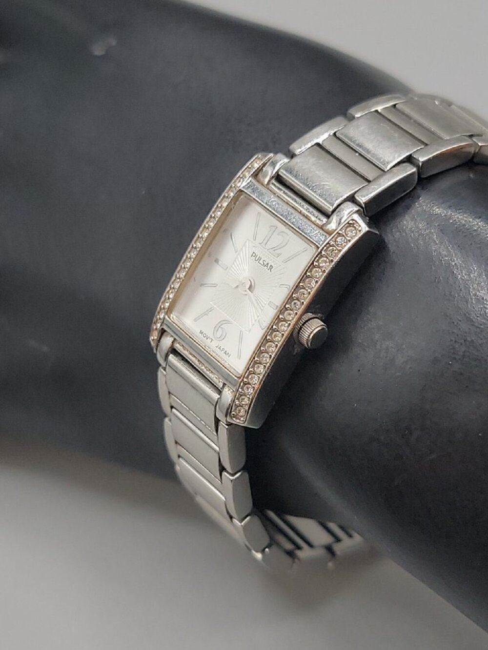 Vintage Pulsar Ladies Watch 1N00 X265 Silvertone Rectangle Link Band Rhinestones - Picture 3 of 14